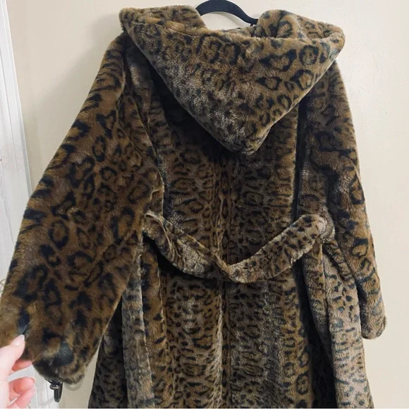 Rebecca Minkoff NWT Leopard Vegan Faux Fur Wrap Belted Coat With Hood Size Large - Picture 8 of 12